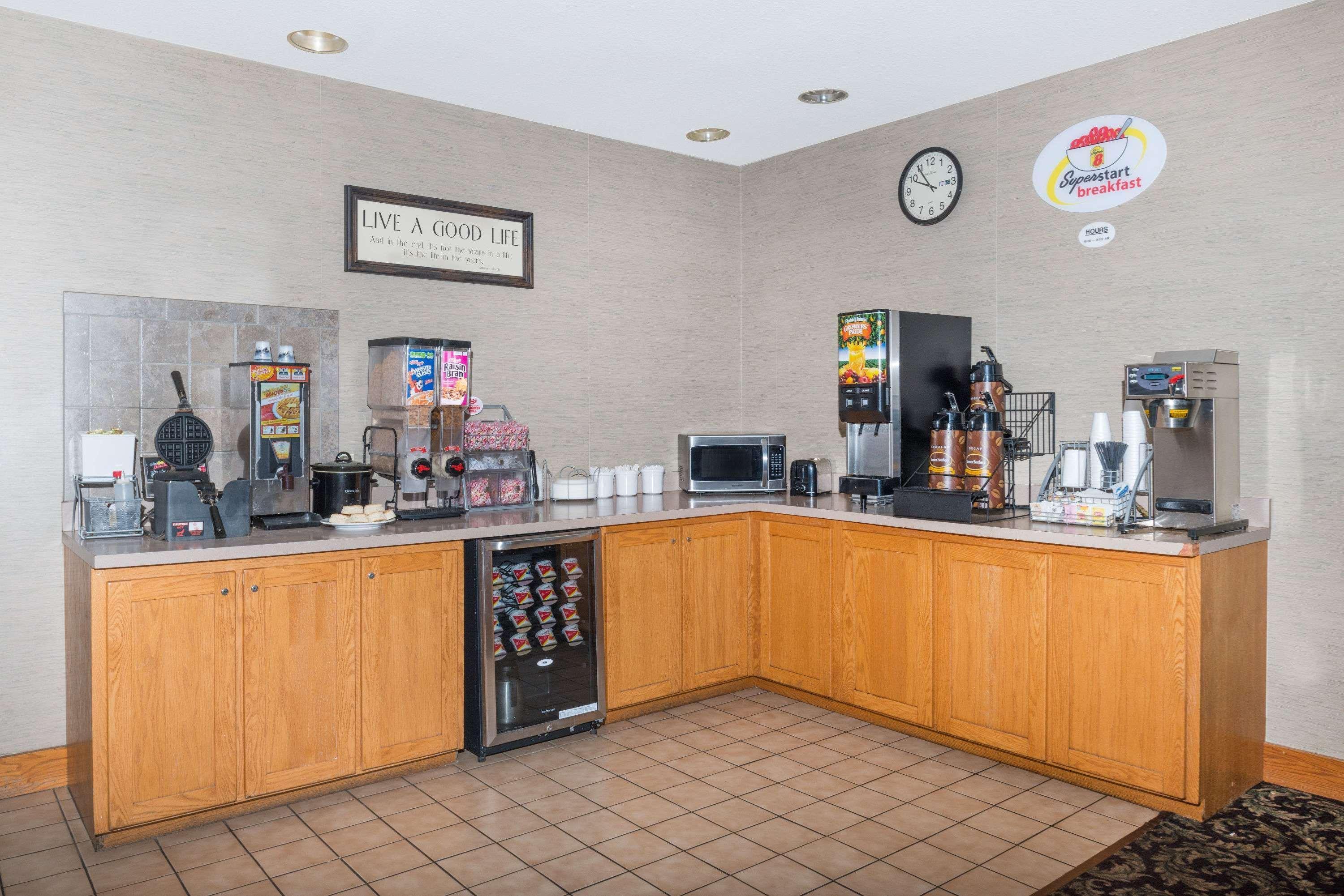 Super 8 By Wyndham Columbia East Hotel Eksteriør billede