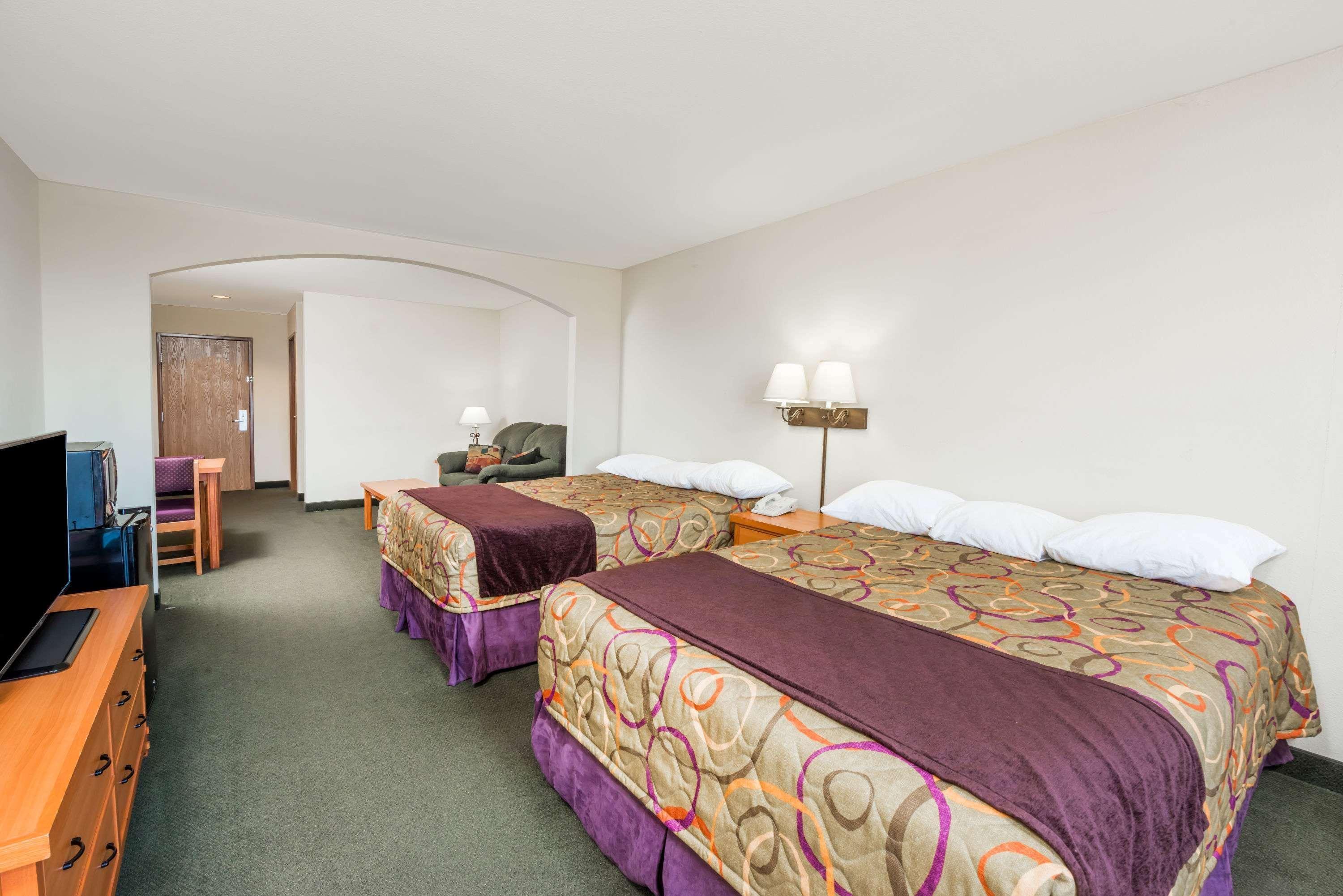 Super 8 By Wyndham Columbia East Hotel Eksteriør billede