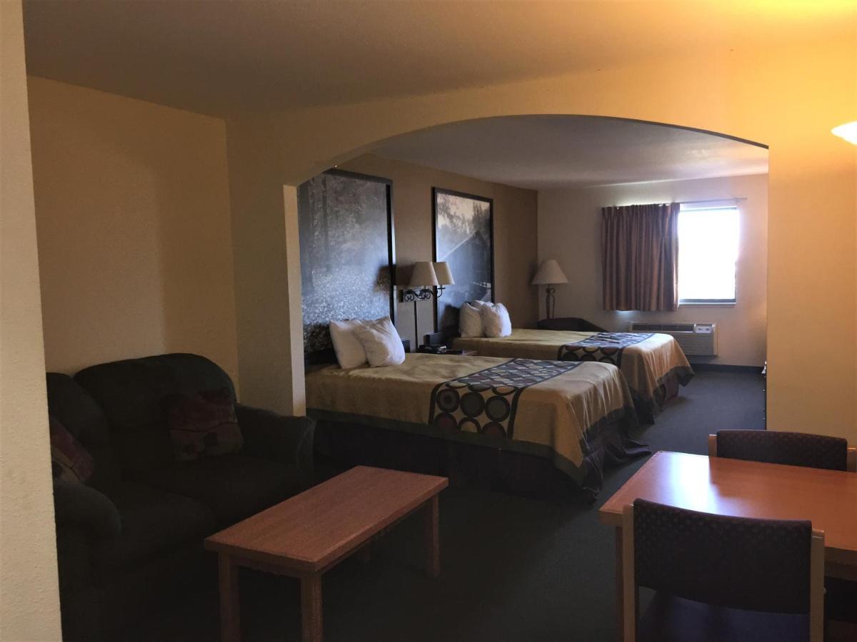 Super 8 By Wyndham Columbia East Hotel Eksteriør billede